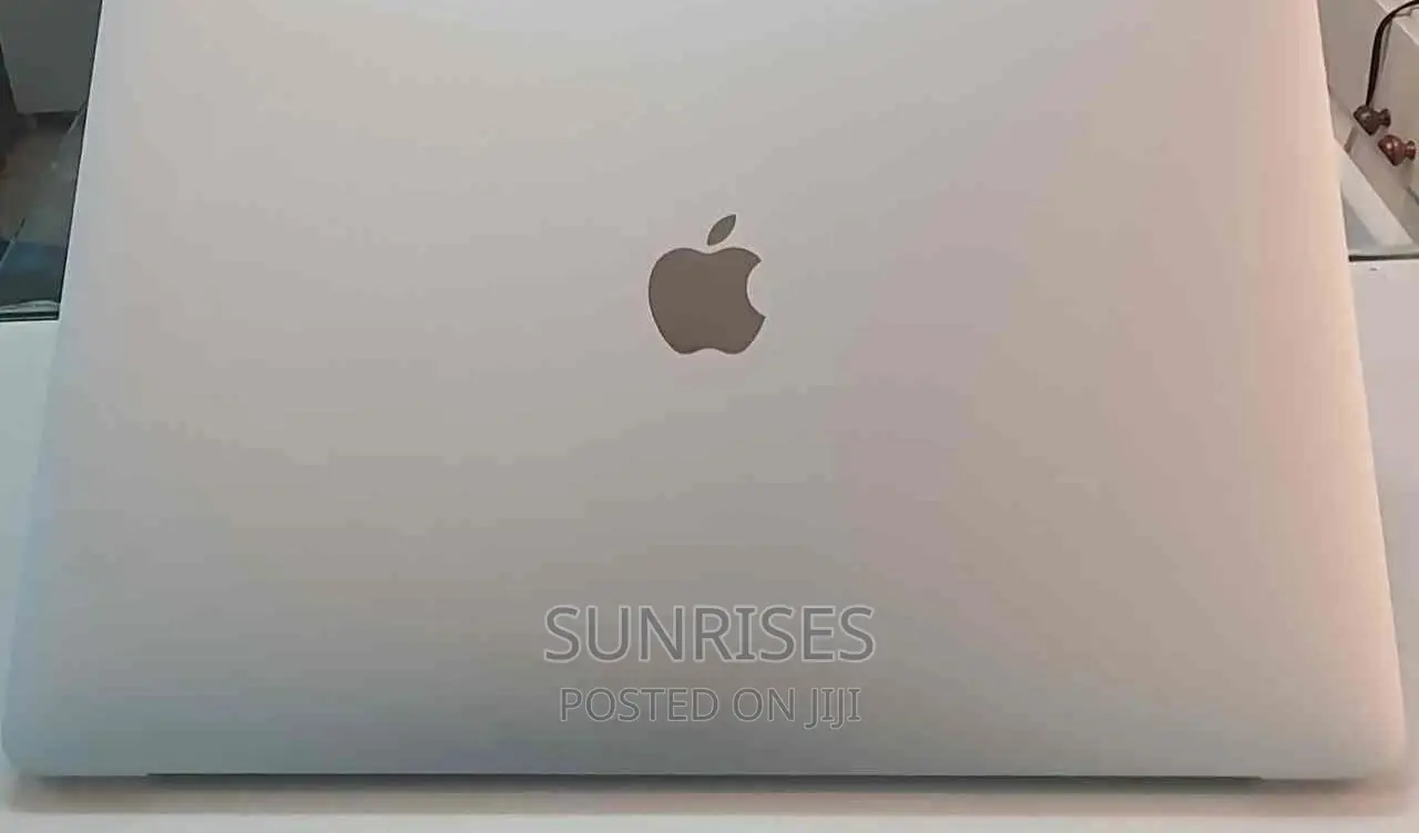 New Laptop Apple MacBook Pro 2018 8GB Intel Core I7 SSD 512GB