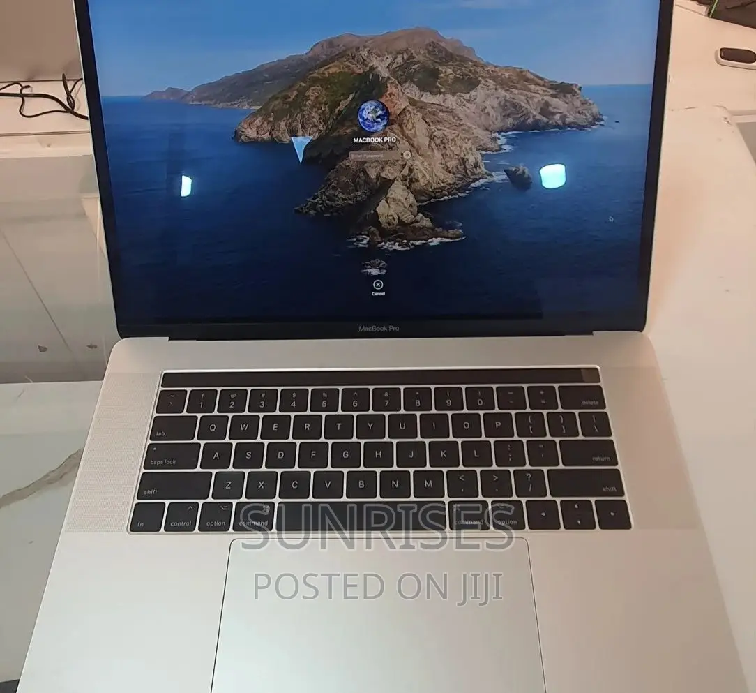 New Laptop Apple MacBook Pro 2018 8GB Intel Core I7 SSD 512GB