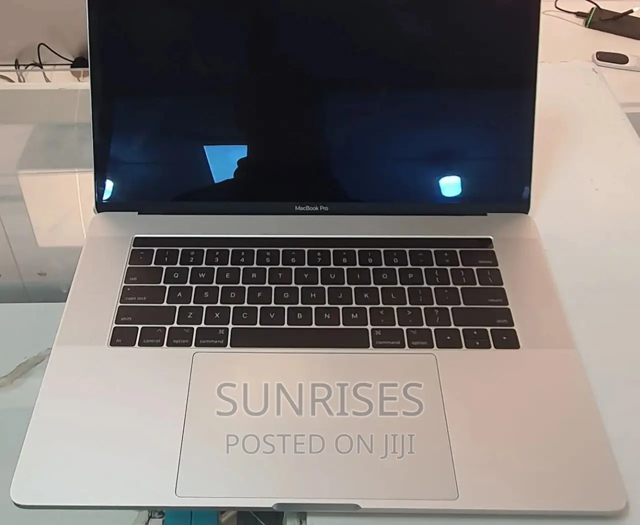 New Laptop Apple MacBook Pro 2018 8GB Intel Core I7 SSD 512GB