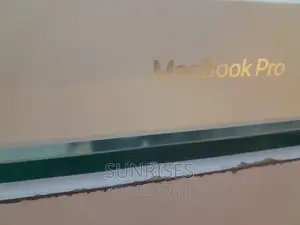 New Laptop Apple MacBook Pro 2020 8GB Intel Core I7 SSD 256GB