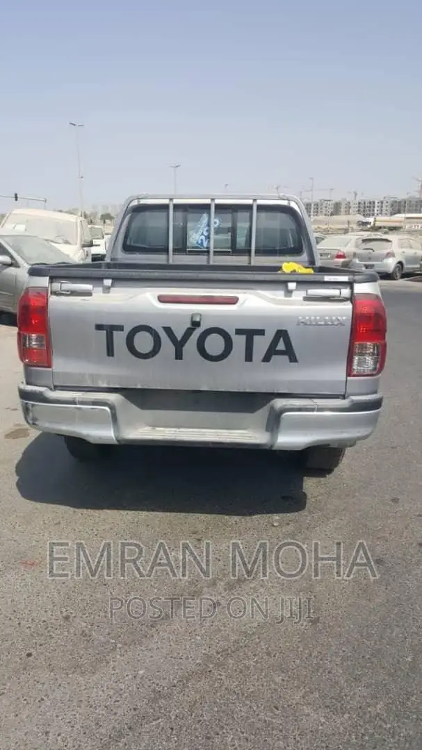 Toyota Hilux 2018 Gray