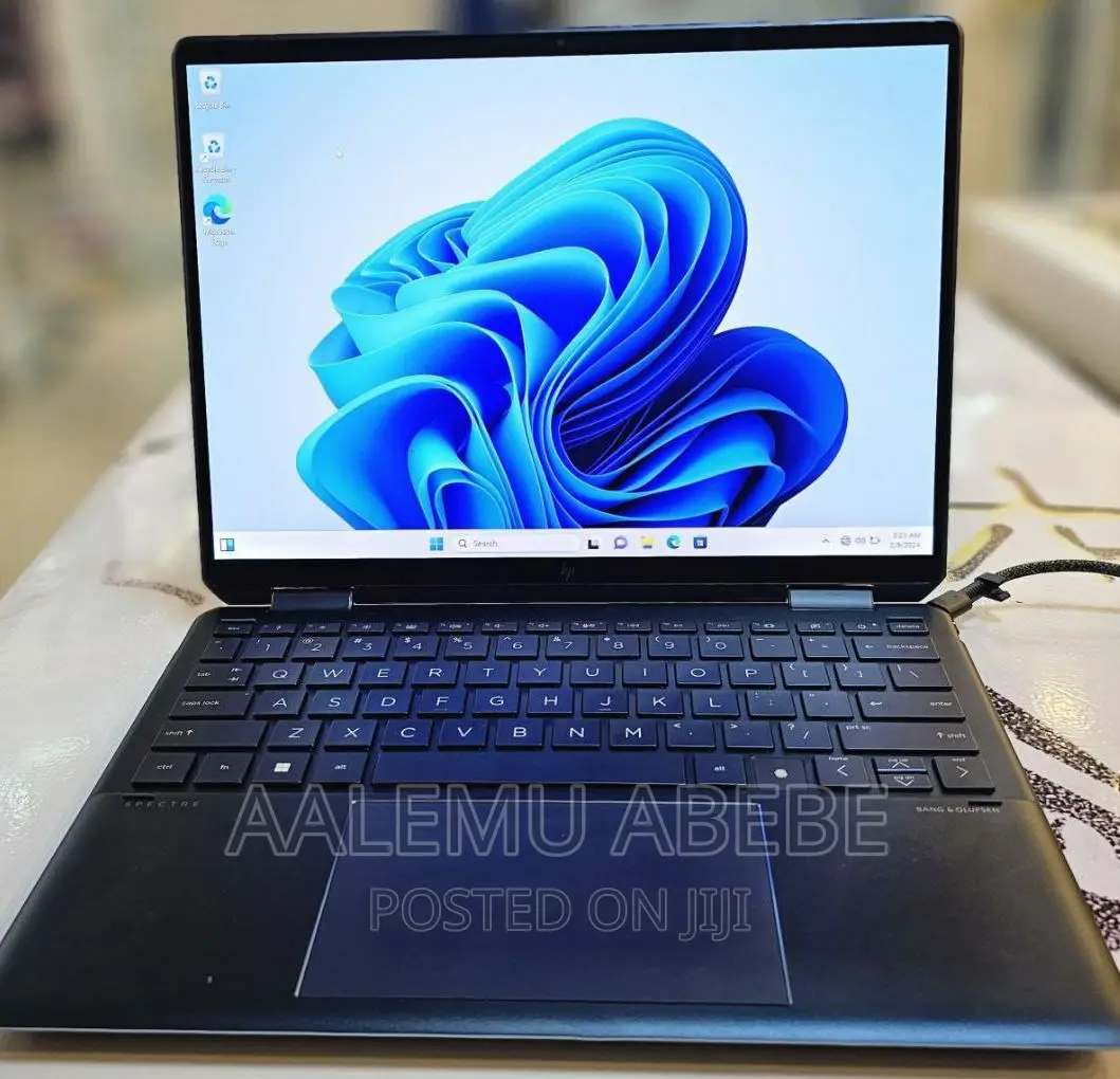 New Laptop HP Spectra 13 16GB Intel Core I7 SSD 1T