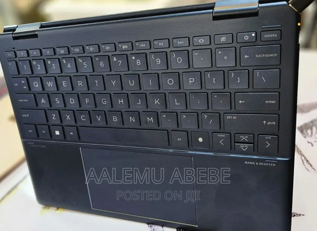 New Laptop HP Spectra 13 16GB Intel Core I7 SSD 1T