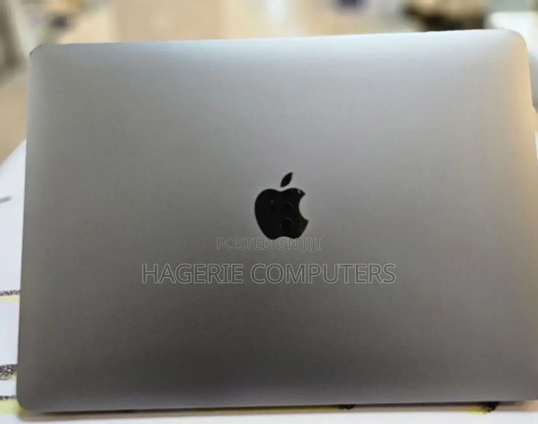 New Laptop Apple MacBook Pro 2020 8GB Intel Core I7 SSD 256GB