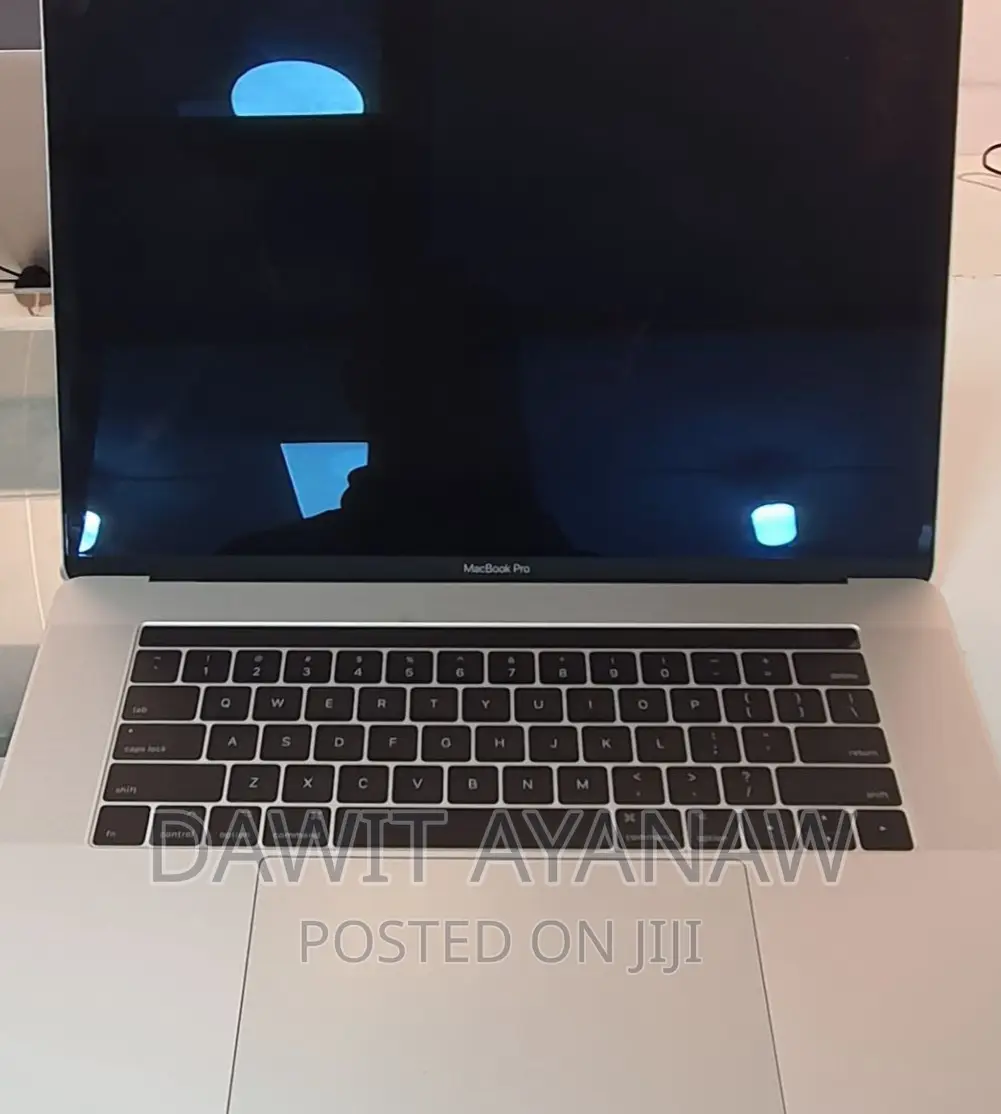 New Laptop Apple MacBook Pro 2018 16GB Intel Core I7 SSD 512GB