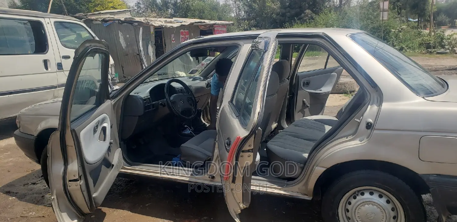 Nissan Sunny B13 Sedan 1.3 1991 Silver