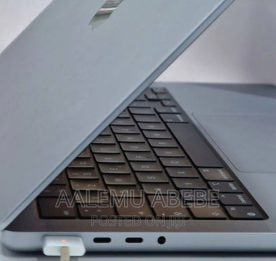 New Laptop Apple MacBook Pro M1 16GB Apple M1 SSD 1T