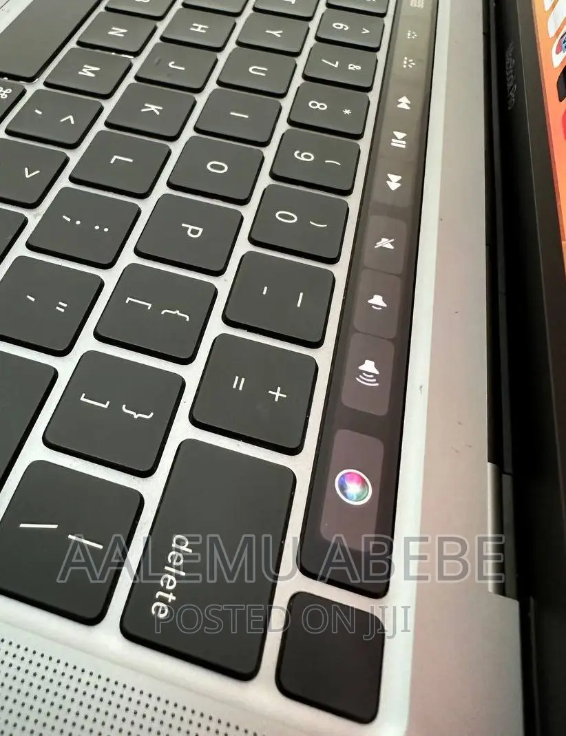 New Laptop Apple MacBook Pro M1 8GB Apple M1 SSD 256GB