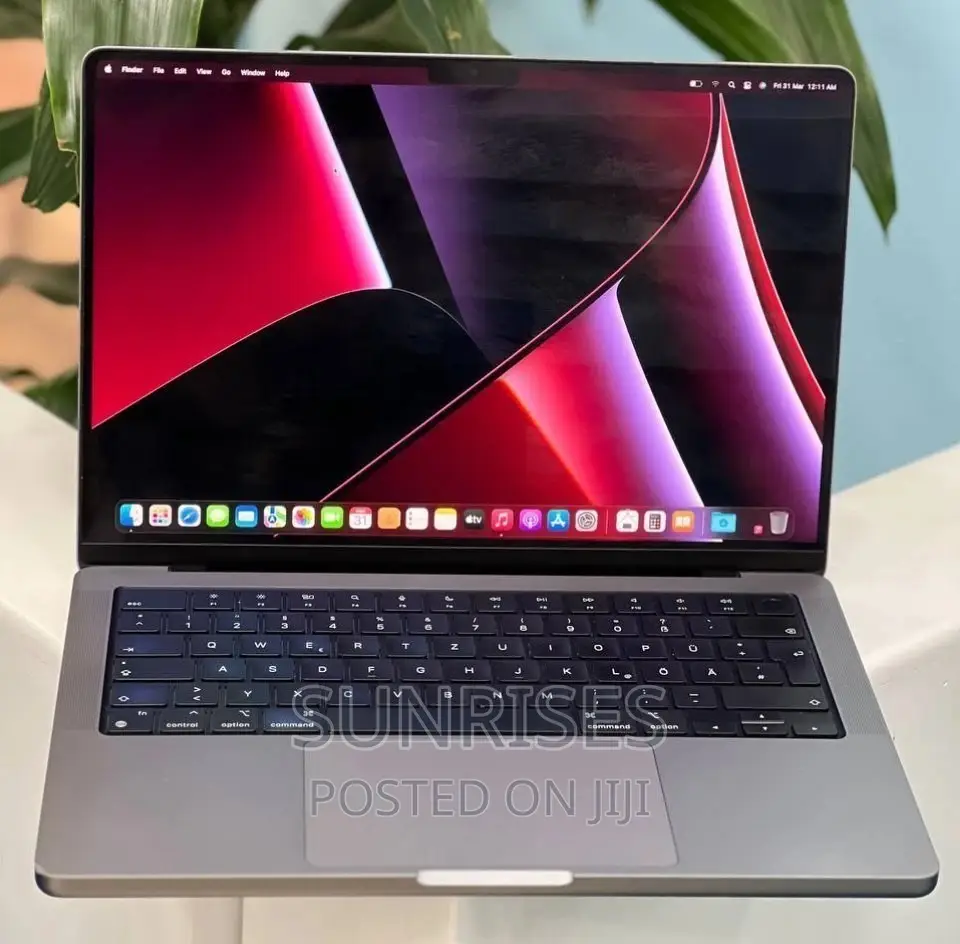 New Laptop Apple MacBook Pro 2022 M2 8GB Apple M1 SSD 256GB