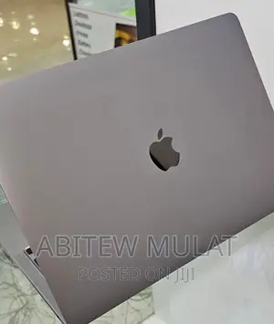 Photo - New Laptop Apple MacBook Pro 2022 M2 8GB Apple M2 SSD 256GB