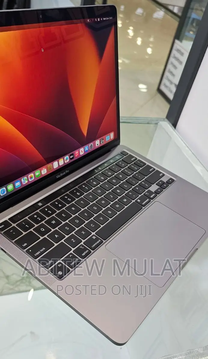 New Laptop Apple MacBook Pro 2022 M2 8GB Apple M2 SSD 256GB
