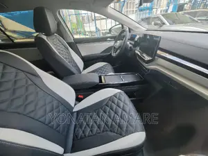 New Volkswagen ID.6 2023 Gold