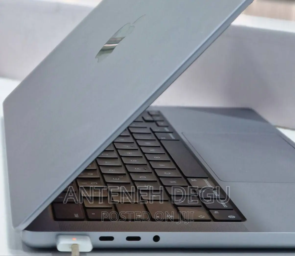 New Laptop Apple MacBook Pro M1 16GB Apple M1 Pro SSD 1T