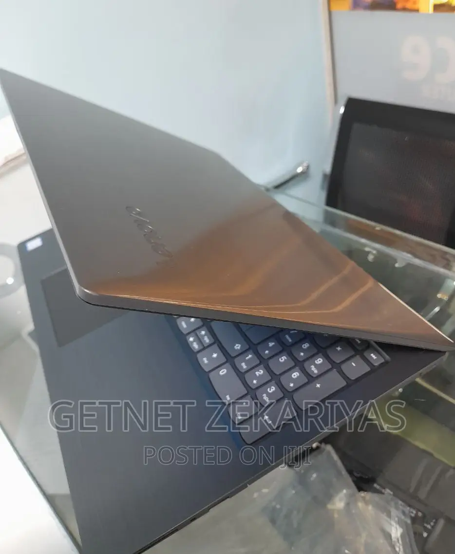 New Laptop Lenovo Ideapad 3 8GB Intel Core I7 SSD 1T