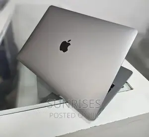 New Laptop Apple MacBook Pro 2017 8GB Intel Core I5 SSD 256GB