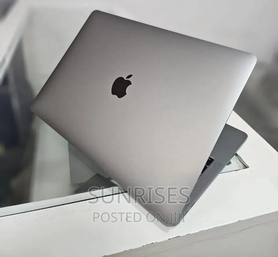 New Laptop Apple MacBook Pro 2017 8GB Intel Core I5 SSD 256GB