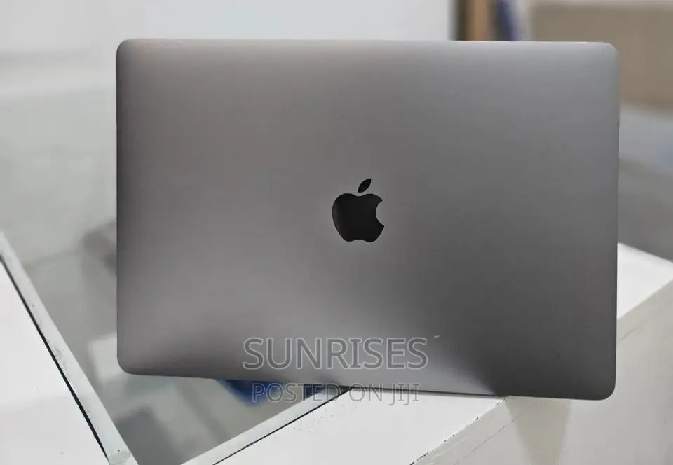 New Laptop Apple MacBook Pro 2017 8GB Intel Core I5 SSD 256GB