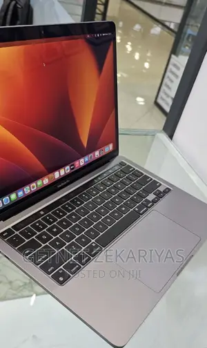 New Laptop Apple MacBook Pro 2022 M2 8GB Apple M2 SSD 256GB