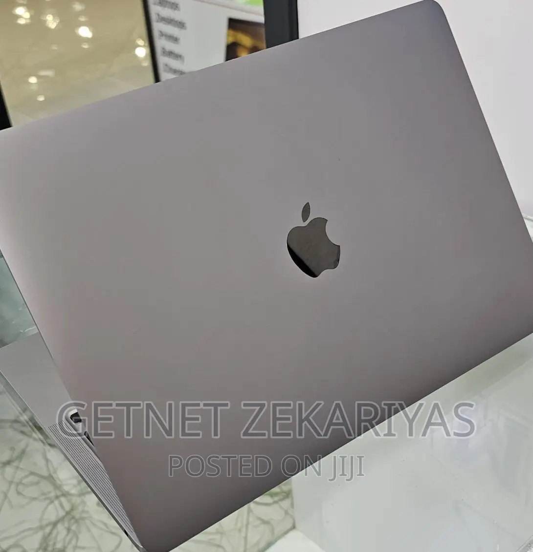 New Laptop Apple MacBook Pro 2022 M2 8GB Apple M2 SSD 256GB