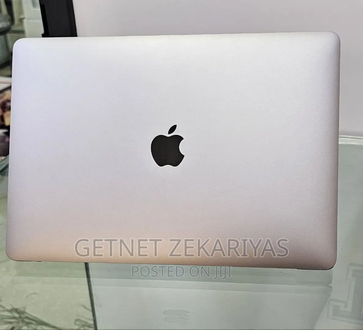 New Laptop Apple MacBook Pro 2022 M2 8GB Apple M2 SSD 256GB