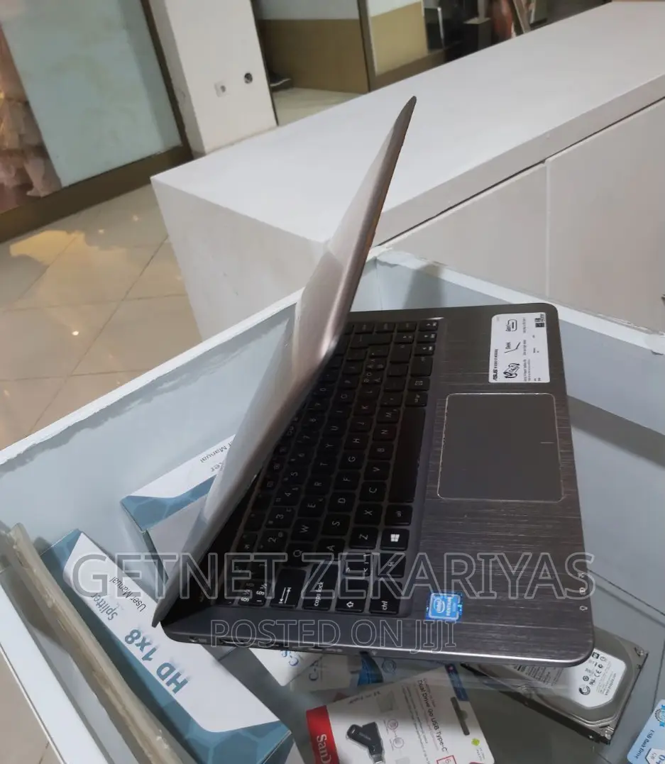 New Laptop Asus Lamborghini VX3 4GB Intel Pentium SSD 128GB