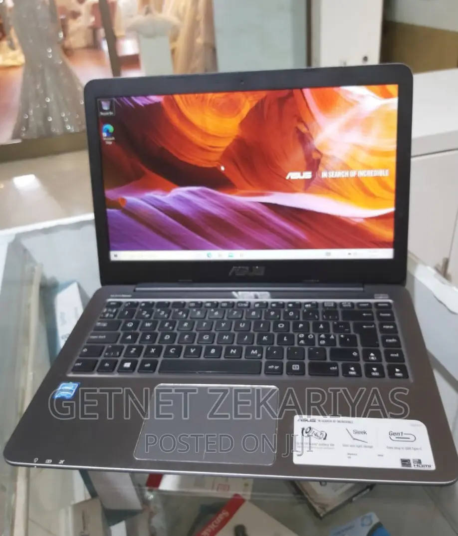 New Laptop Asus Lamborghini VX3 4GB Intel Pentium SSD 128GB