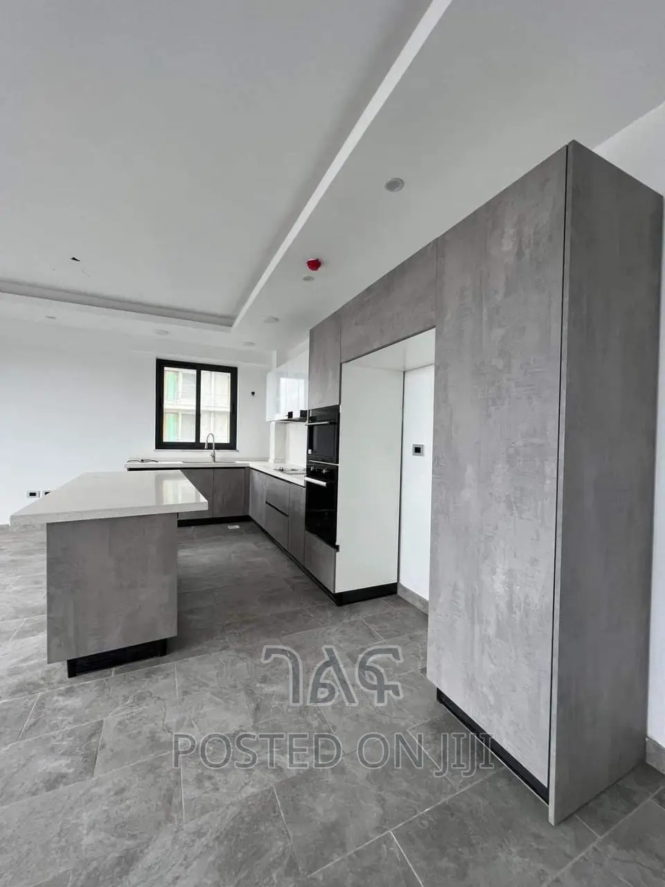 3bdrm Apartment in የሪልስቴት, Bole for sale