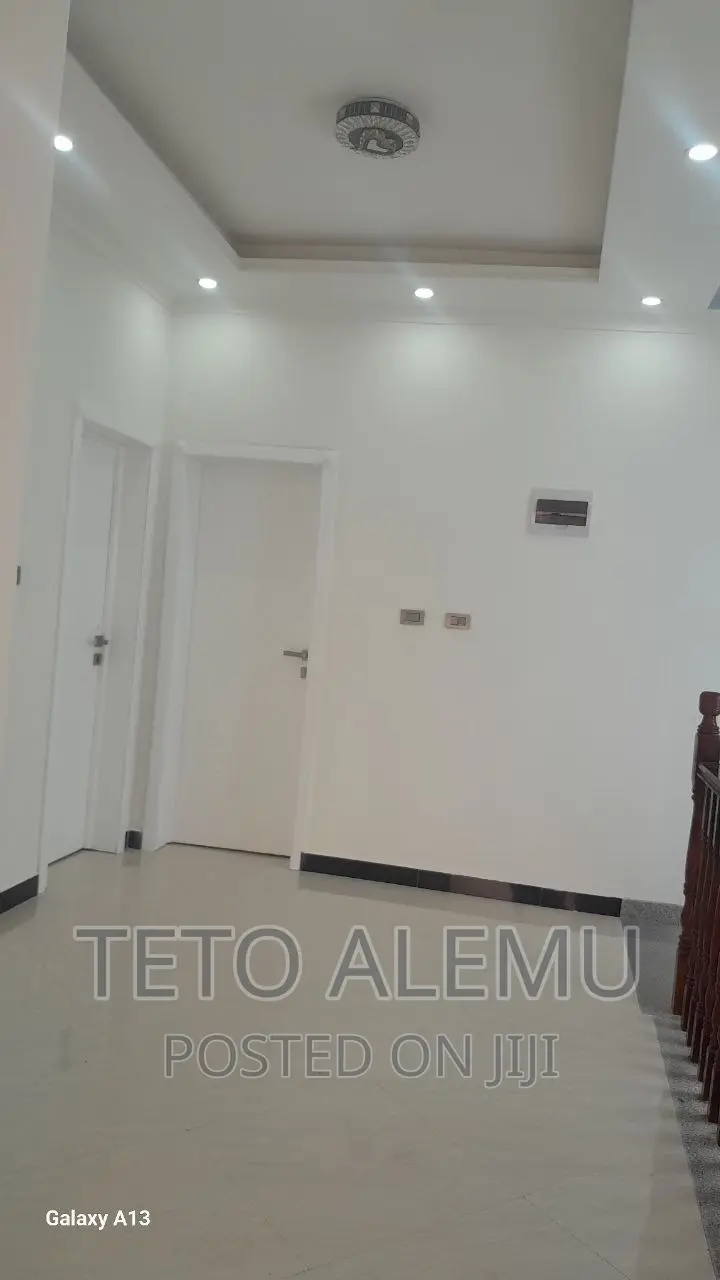 5bdrm House in የሚሸጥ የማሸጥ ቤት ጃክሮስ, Bole for sale