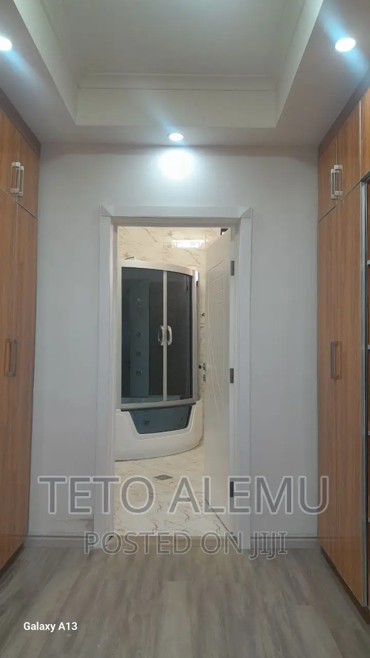 5bdrm House in የሚሸጥ የማሸጥ ቤት ጃክሮስ, Bole for sale