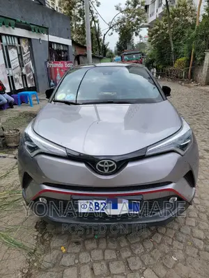 Photo - Toyota C-HR 2018 Silver
