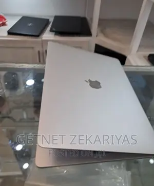 New Laptop Apple MacBook Pro 2020 8GB Intel Core I7 SSD 256GB