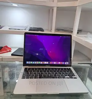 New Laptop Apple MacBook Pro 2020 8GB Intel Core I7 SSD 256GB