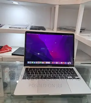 New Laptop Apple MacBook Pro 2020 8GB Intel Core I7 SSD 256GB