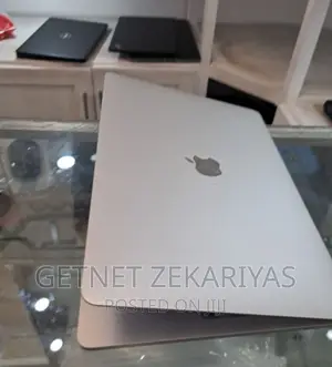 New Laptop Apple MacBook Pro 2020 8GB Intel Core I7 SSD 256GB