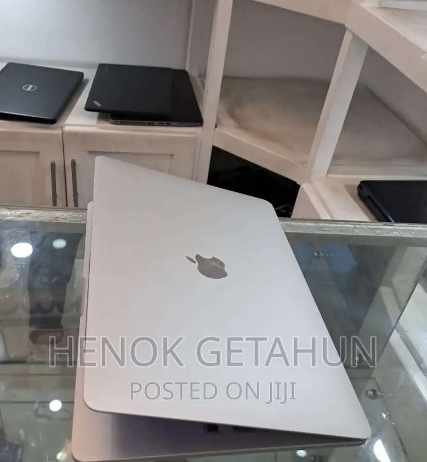 New Laptop Apple MacBook Pro 2020 8GB Intel Core I5 SSD 256GB