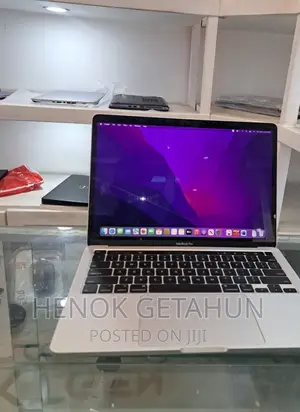 Photo - New Laptop Apple MacBook Pro 2020 8GB Intel Core I5 SSD 256GB