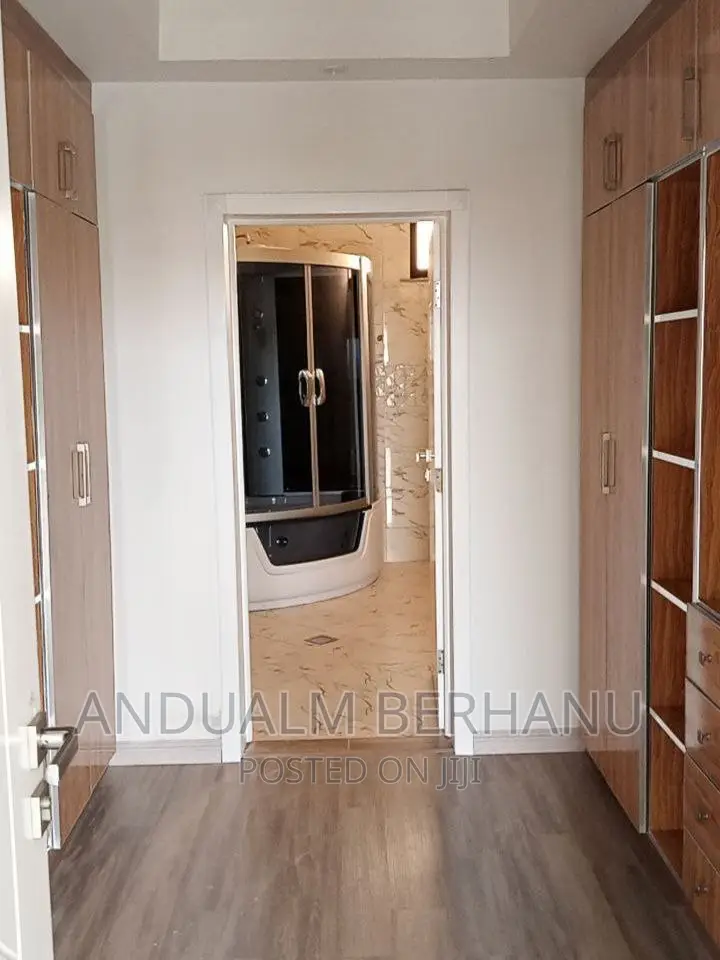 5bdrm Villa in Bole for sale