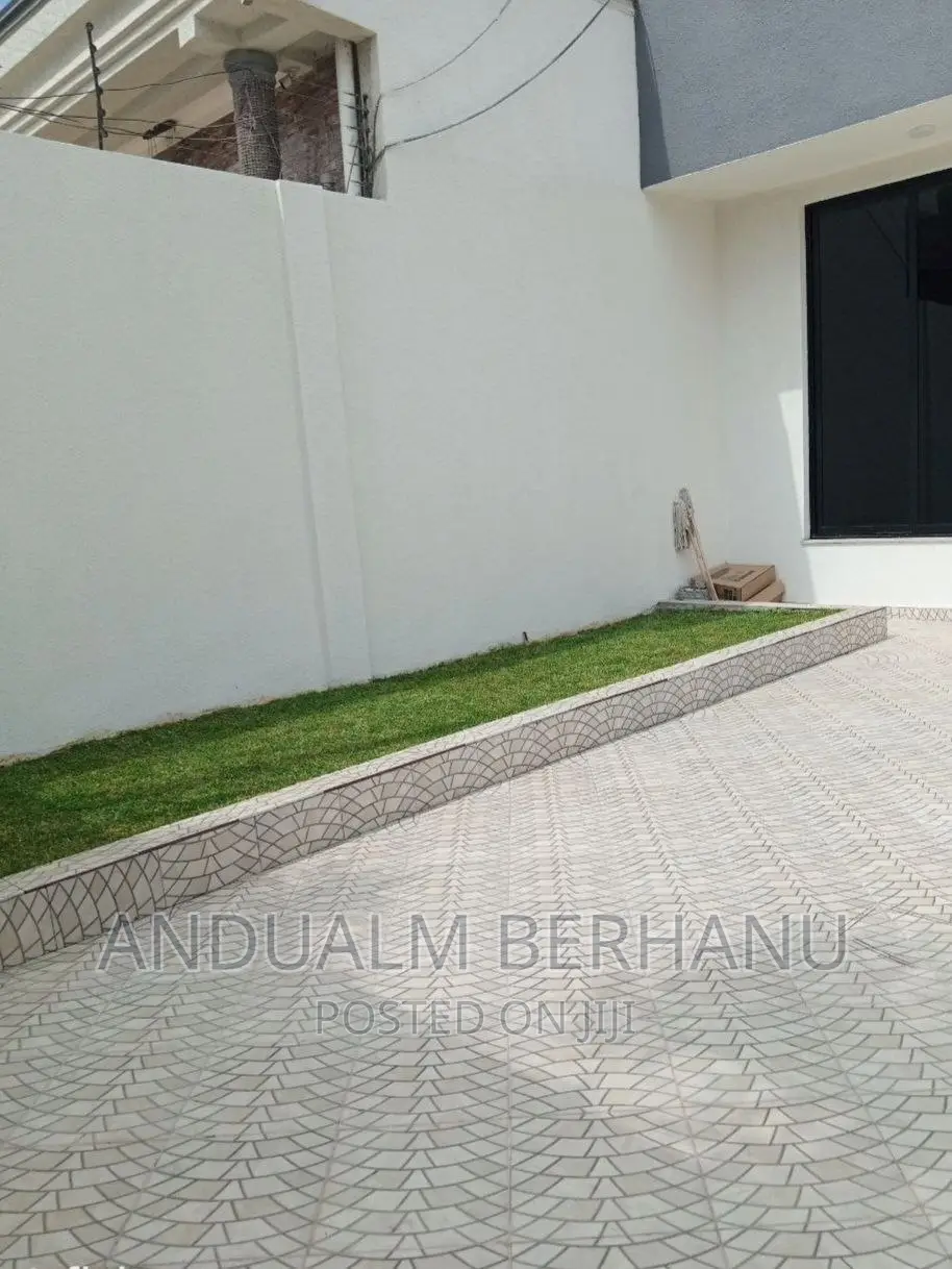 5bdrm Villa in Bole for sale