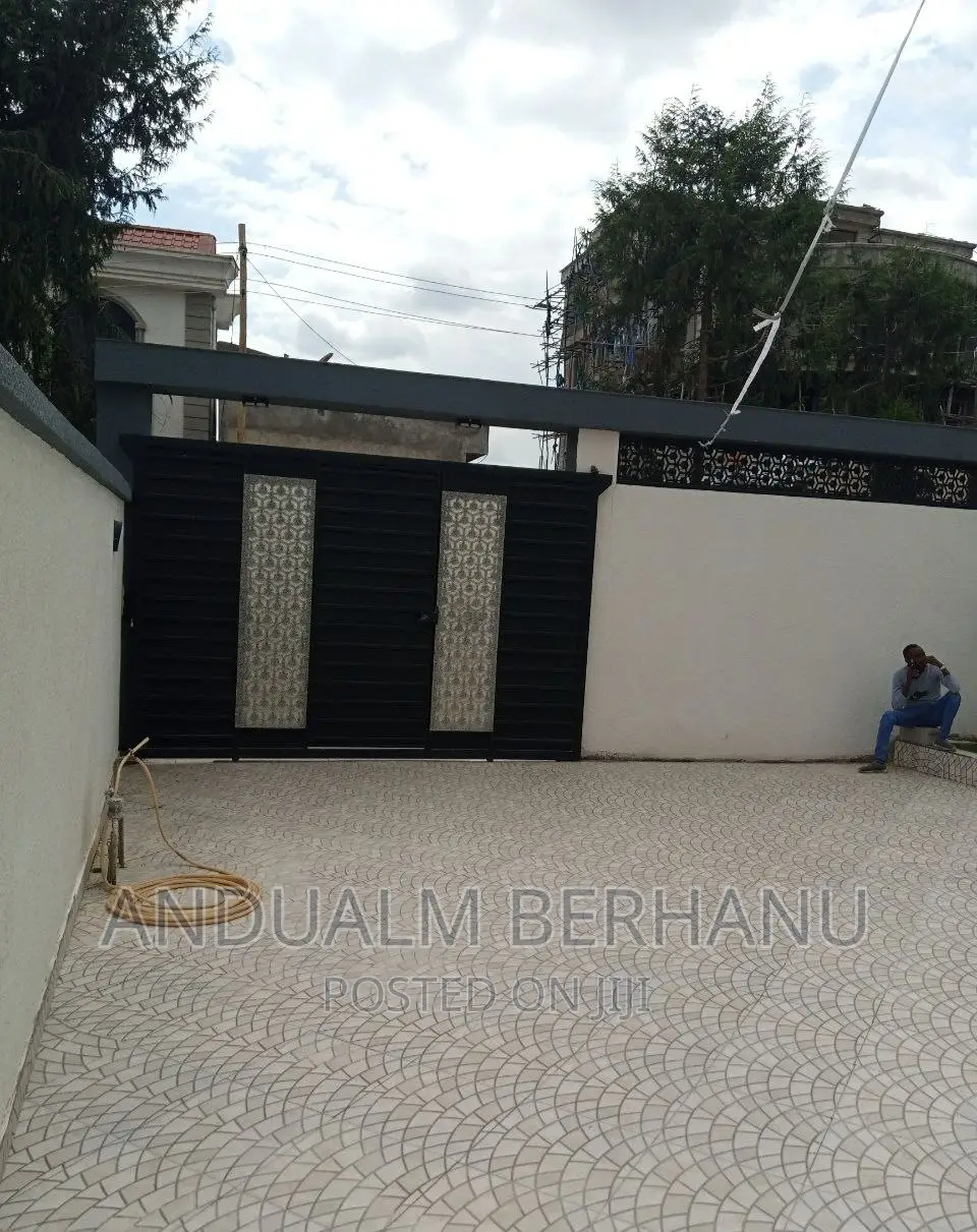 5bdrm Villa in Bole for sale