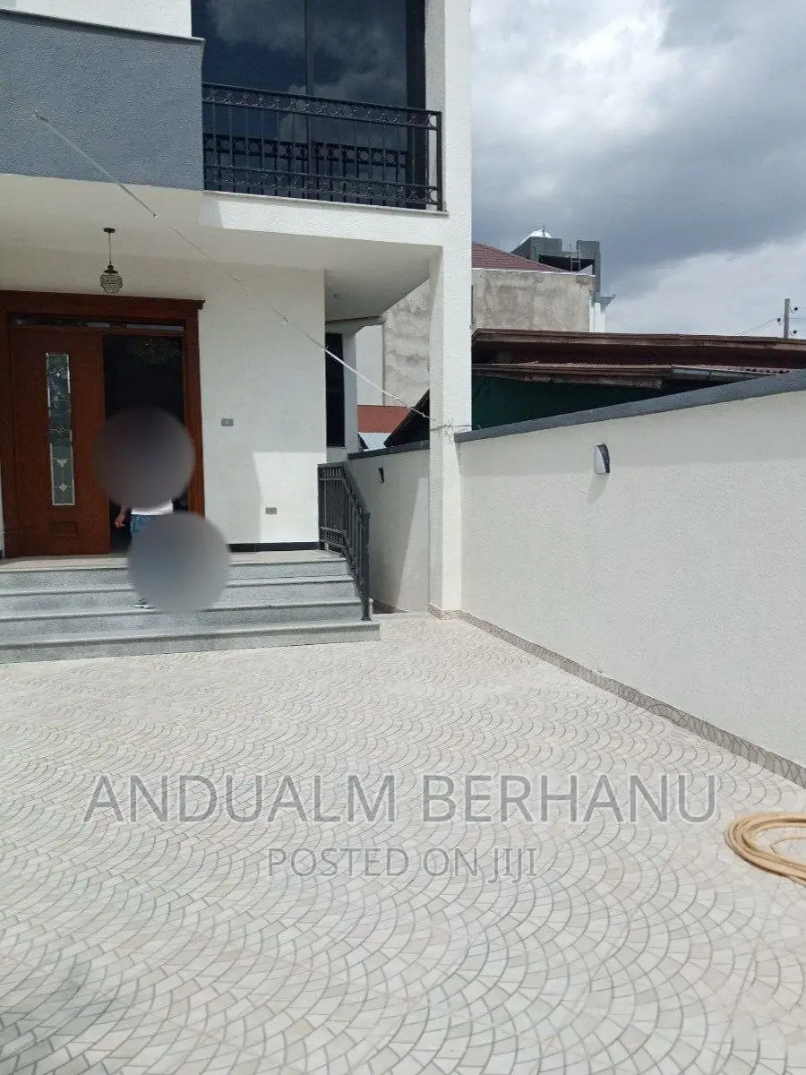 5bdrm Villa in Bole for sale