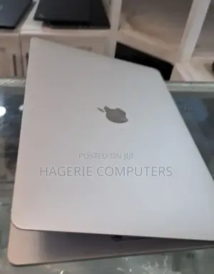 Photo - New Laptop Apple MacBook Pro 2020 8GB Intel Core I5 SSD 256GB