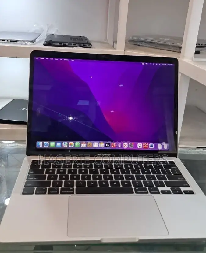 New Laptop Apple MacBook Pro 2020 8GB Intel Core I5 SSD 256GB