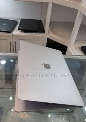 New Laptop Apple MacBook Pro 2020 8GB Intel Core I5 SSD 256GB