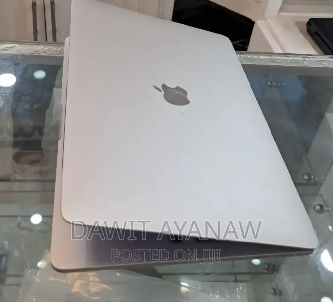 New Laptop Apple MacBook Pro 2020 8GB Intel Core I5 SSD 256GB