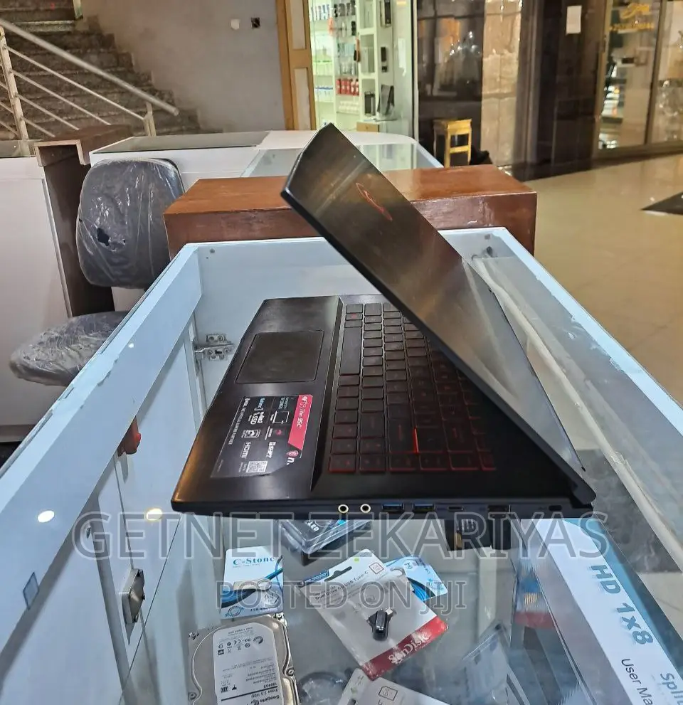 New Laptop MSI GF63 8GB Intel Core I5 SSD 512GB