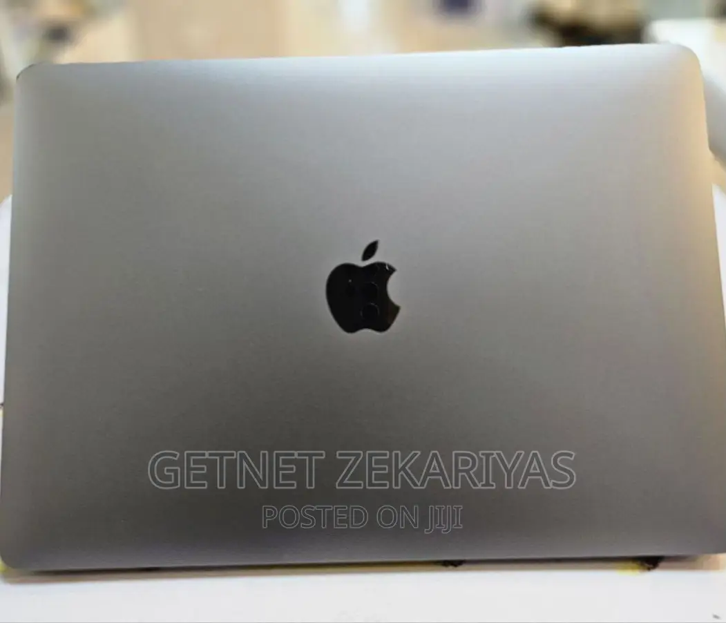 New Laptop Apple MacBook Pro 2020 8GB Intel Core I7 SSD 256GB