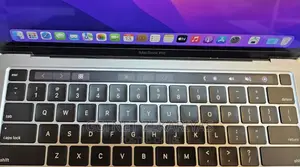 New Laptop Apple MacBook Pro 2020 8GB Intel Core I7 SSD 256GB