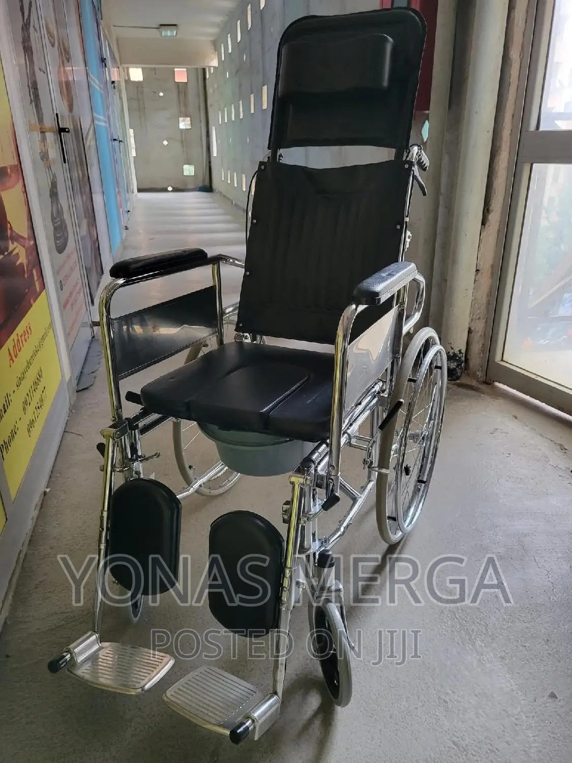 Multifunctional Toilet Wheelchair Hm303d-B18-1p Wheelchair