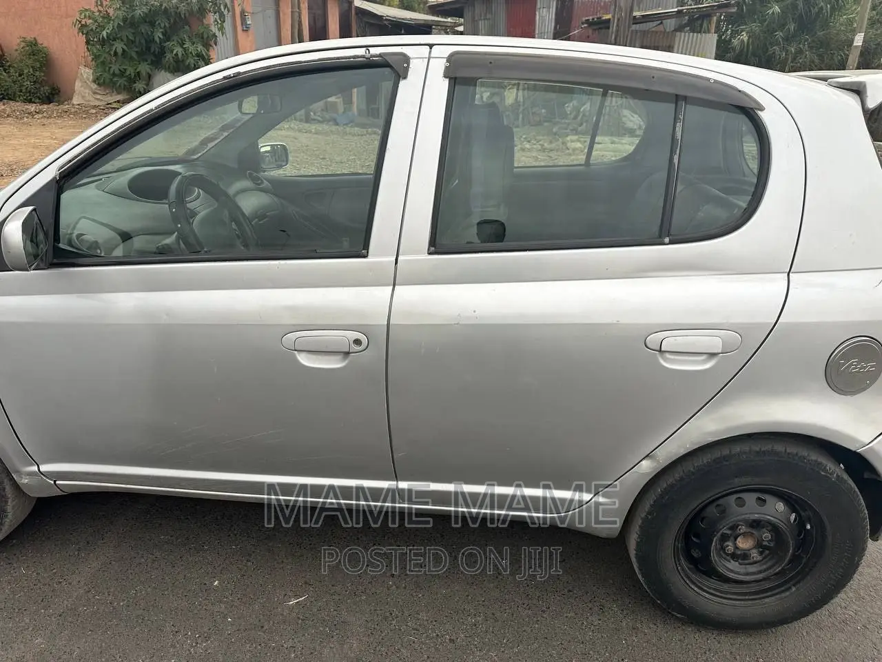 Toyota Vitz 2000 Silver