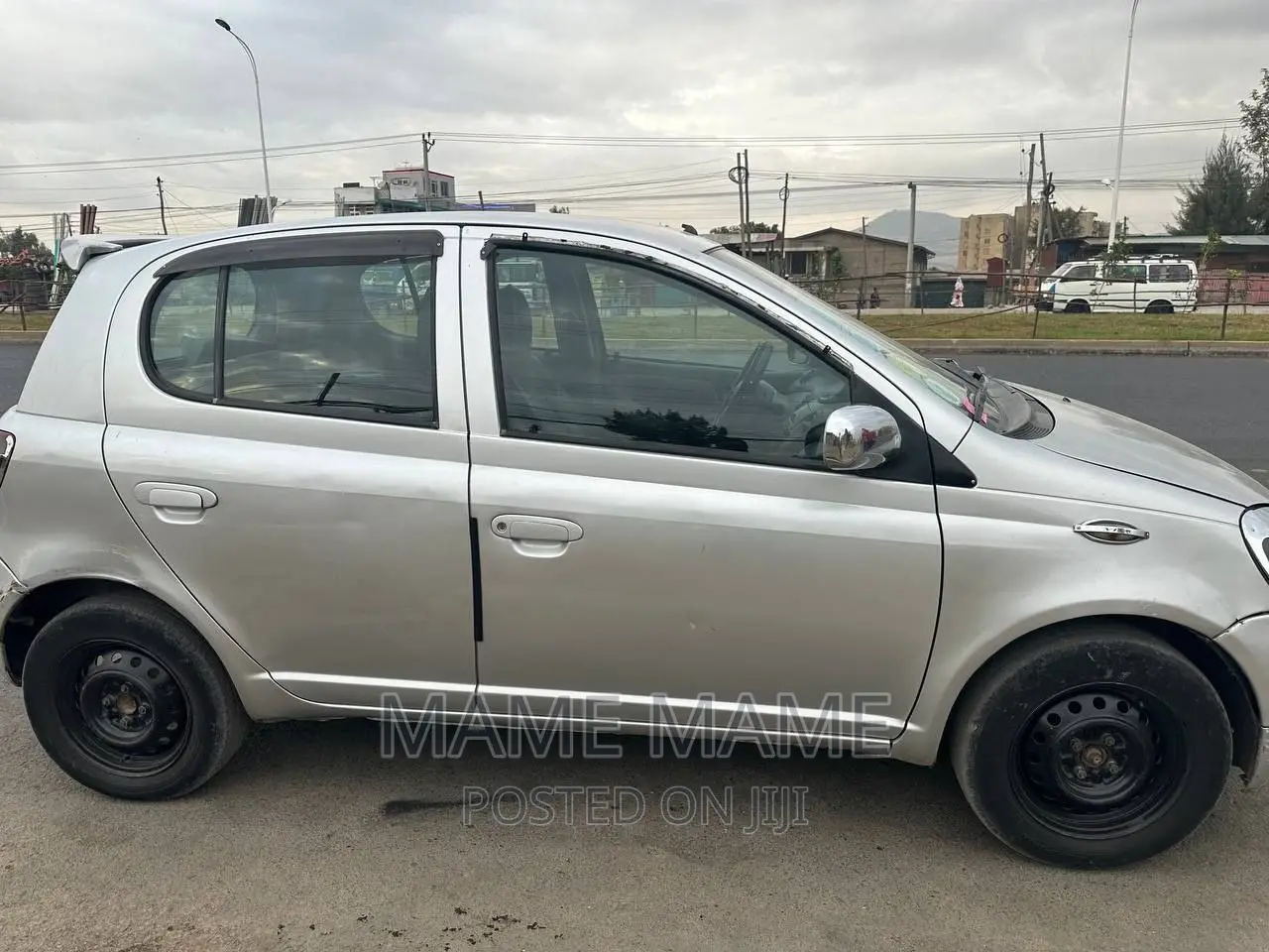 Toyota Vitz 2000 Silver